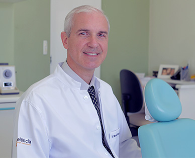 Dr. Marcelo Alarcon Idalgo - Dentística Restauradora e Implantodontia (Cirurgia)